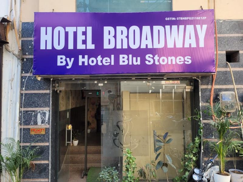 Hotel Broadway At Airport image