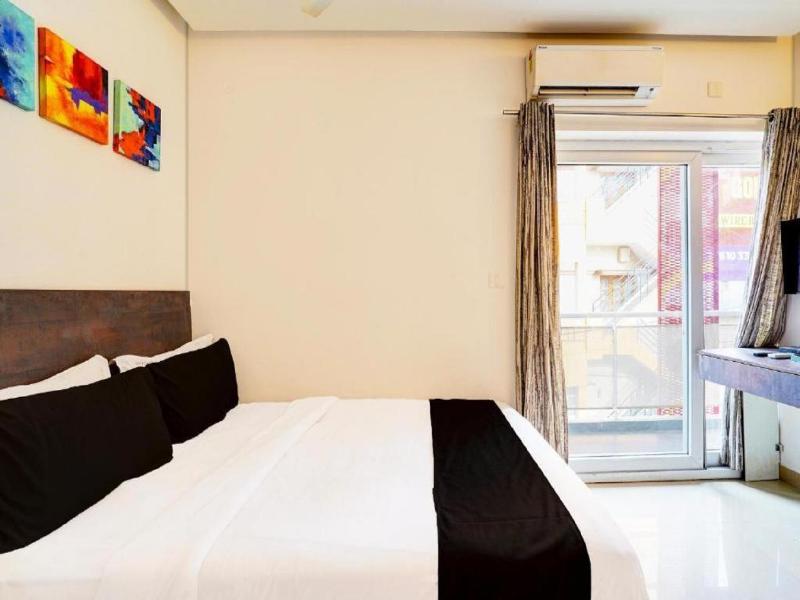 Hotel Broadway At Airport image