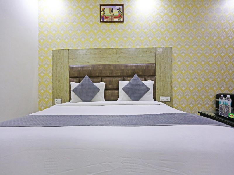 Hotel Broadway At Airport image