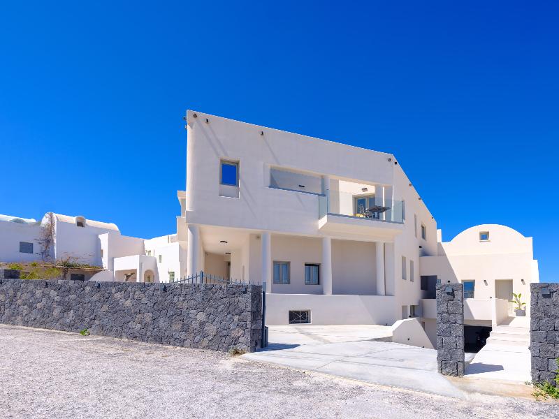 Eteo Santorini Luxury Suites