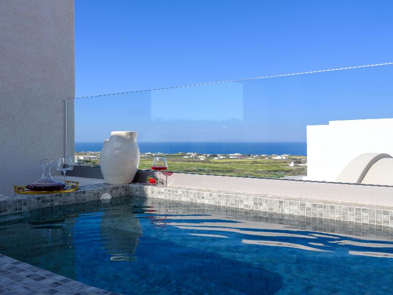 Eteo Santorini Luxury Suites
