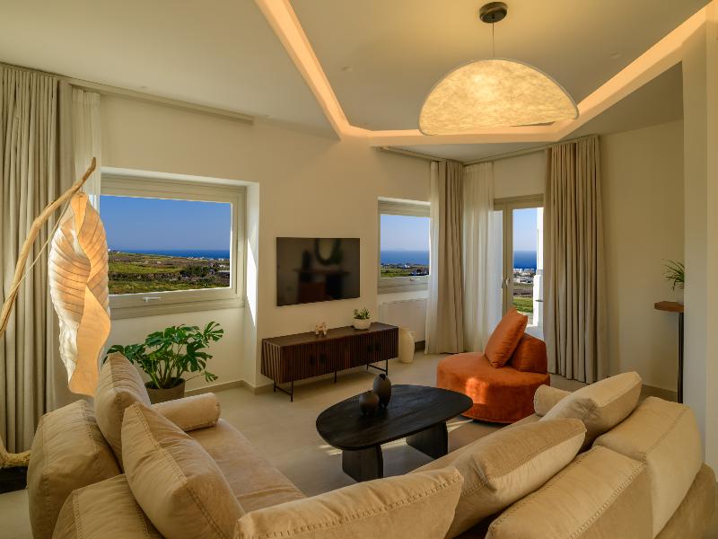 Eteo Santorini Luxury Suites