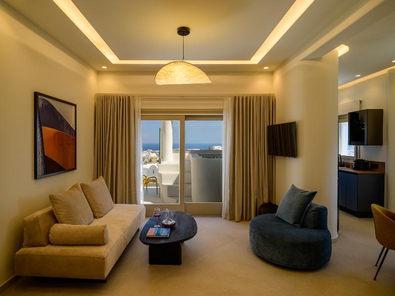 Eteo Santorini Luxury Suites