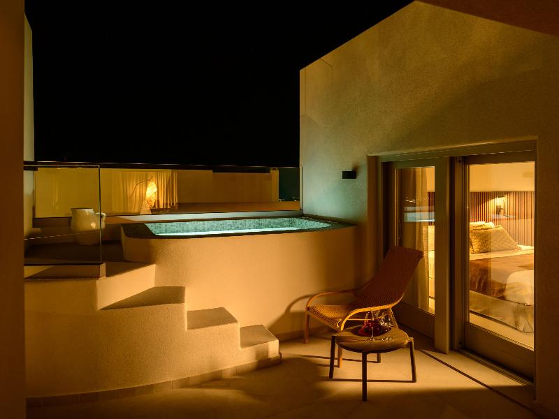 Eteo Santorini Luxury Suites — photo 2