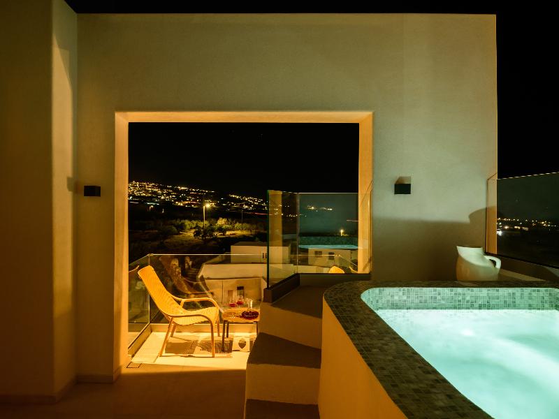 Eteo Santorini Luxury Suites — photo 3