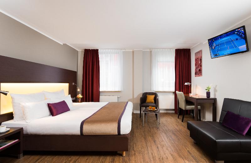 room detail thumbnail 1