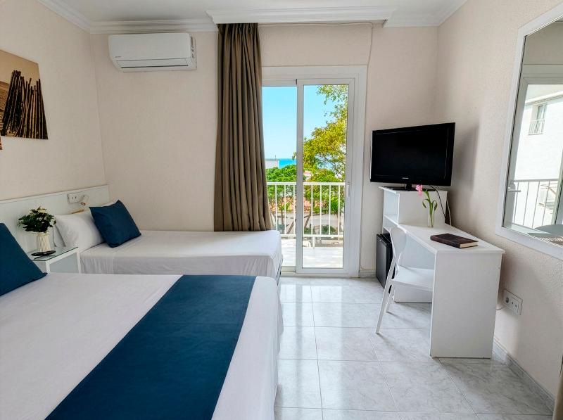 Hotel Medium Claramar image