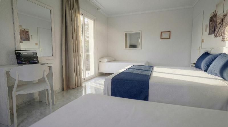 Hotel Medium Claramar image