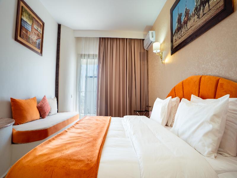 Intouriste Hôtel & Suites image