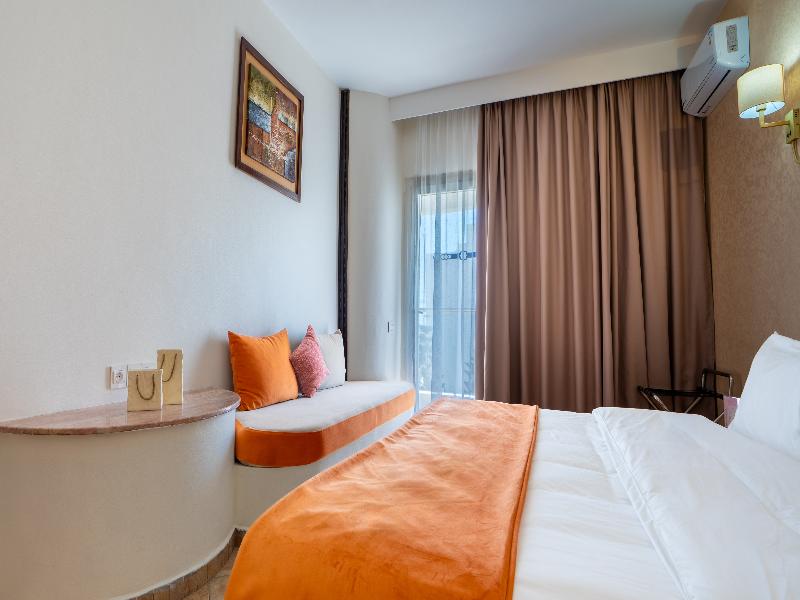 Intouriste Hôtel & Suites image
