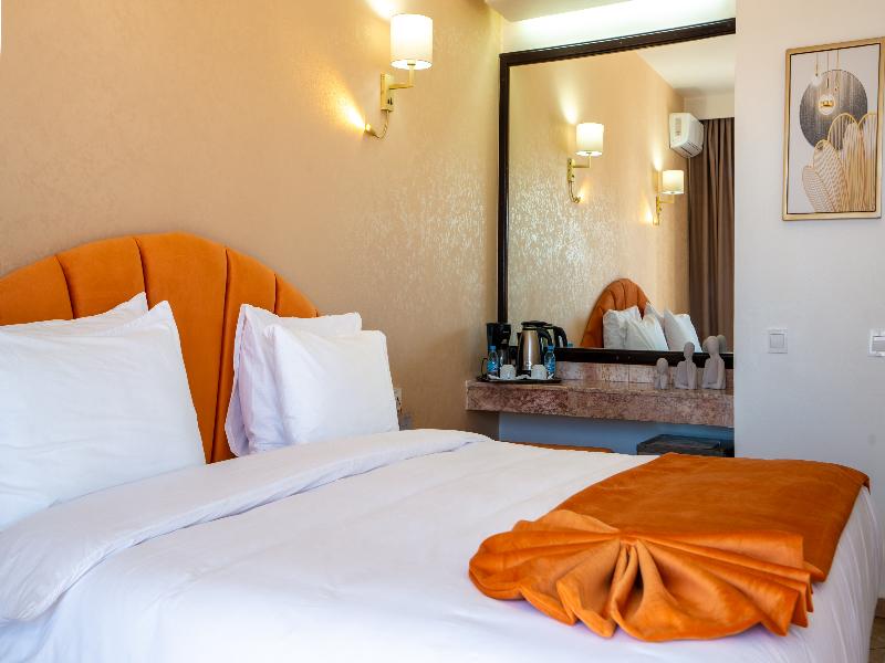 Intouriste Hôtel & Suites image