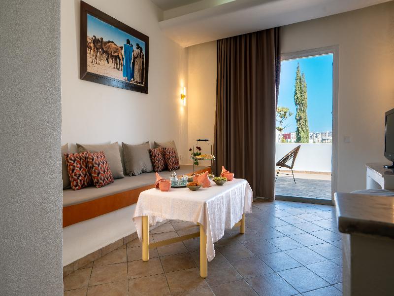 Intouriste Hôtel & Suites image