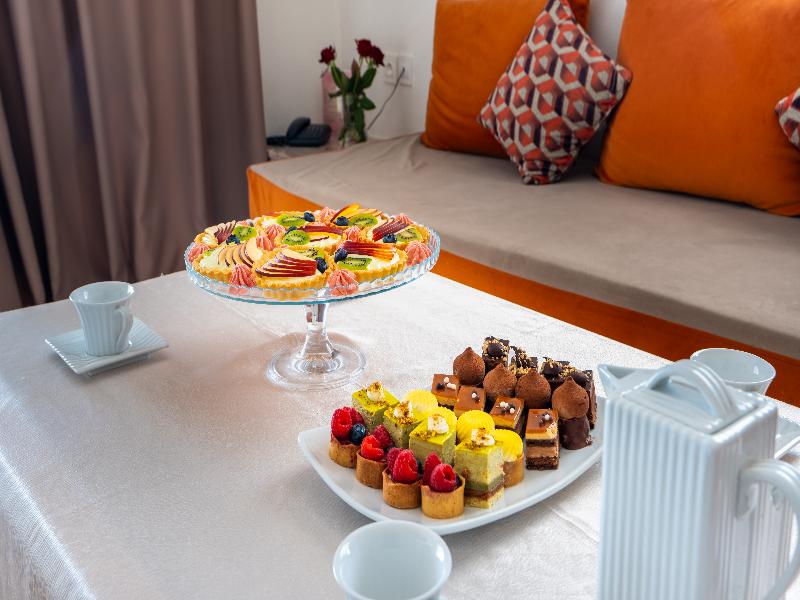 Intouriste Hôtel & Suites image