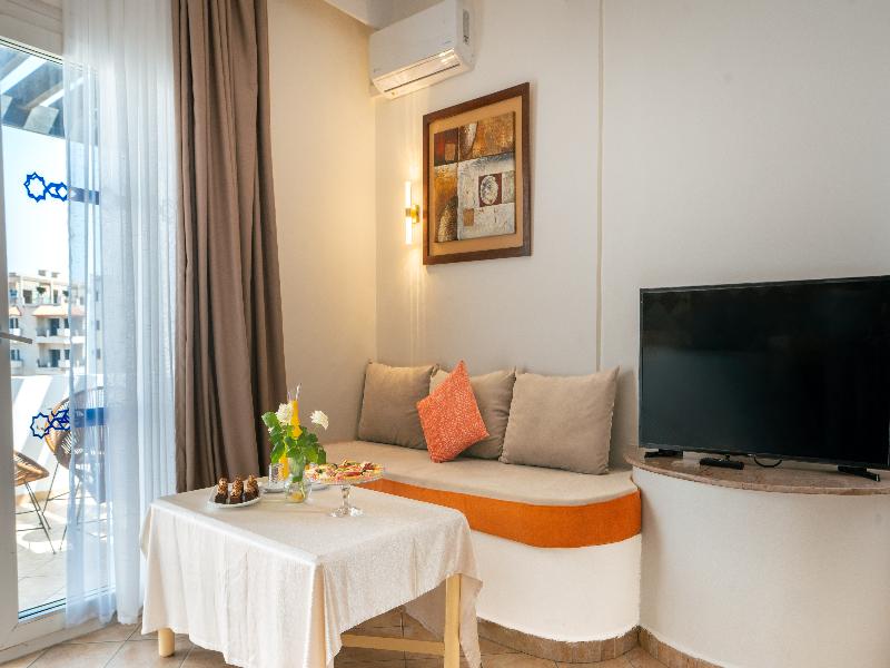 Intouriste Hôtel & Suites image