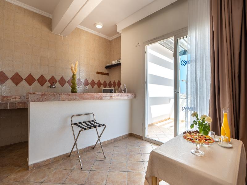 Intouriste Hôtel & Suites image