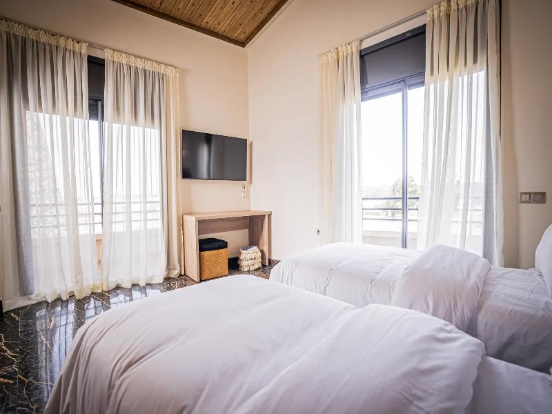 Hotel Paradise Kma image