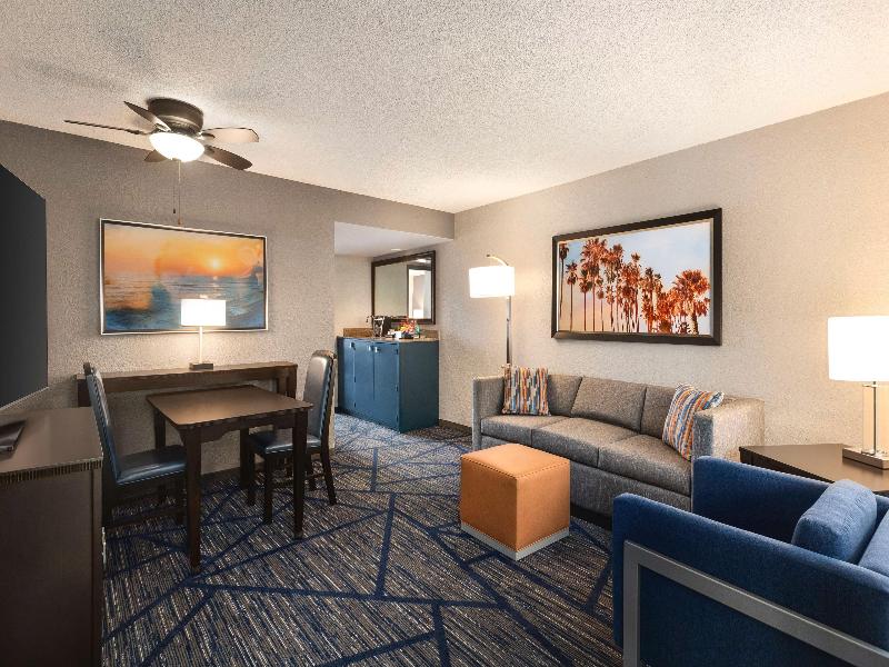 Embassy Suites by Hilton Miami International Airpo image