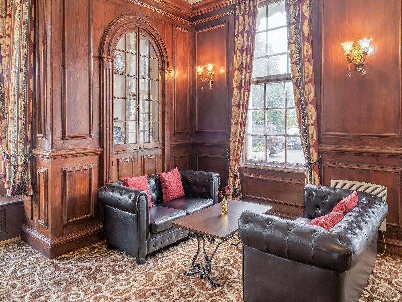 Russ Hill Hotel image
