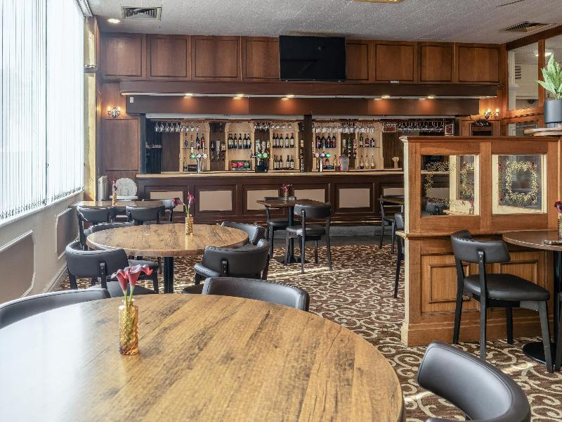 Russ Hill Hotel image