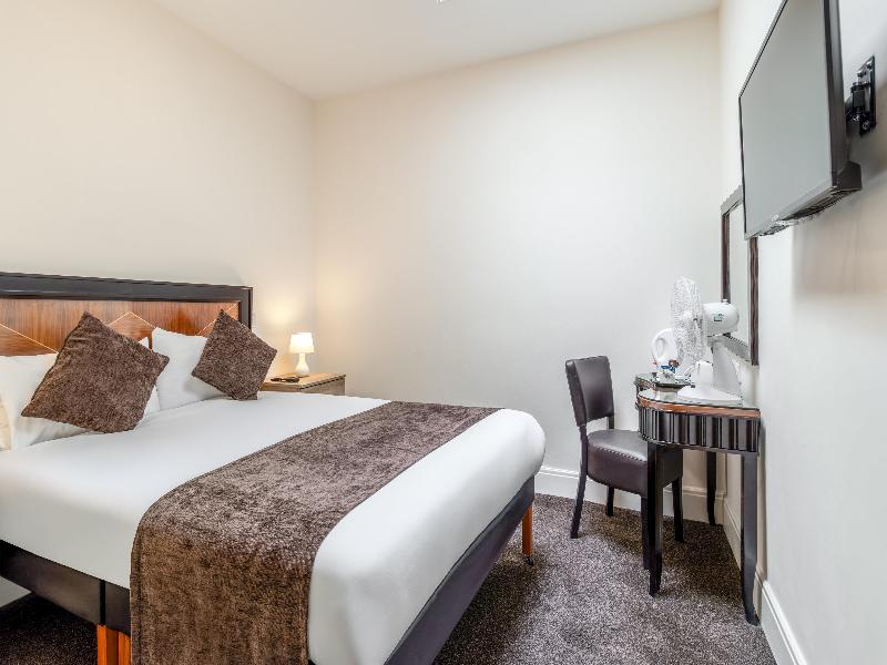 Russ Hill Hotel image