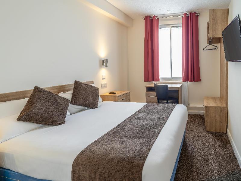 Russ Hill Hotel image