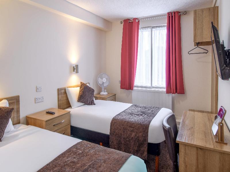 Russ Hill Hotel image
