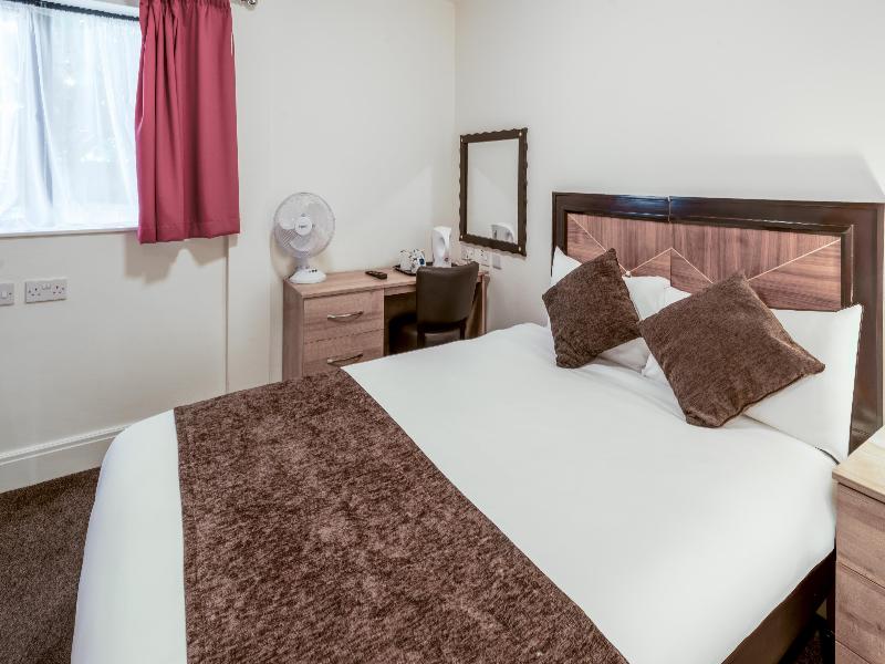 Russ Hill Hotel image