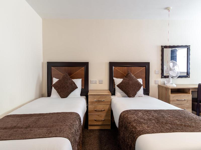 Russ Hill Hotel image