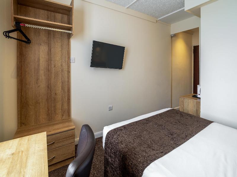 Russ Hill Hotel image