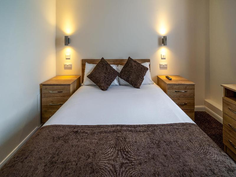 Russ Hill Hotel image