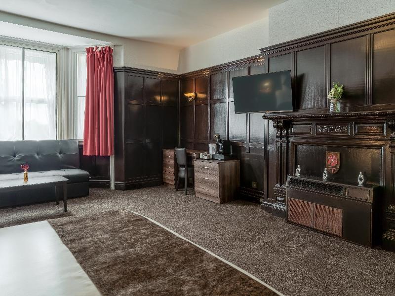Russ Hill Hotel image