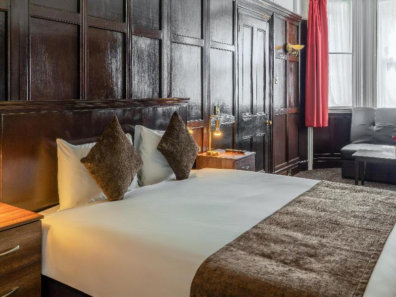 Russ Hill Hotel image