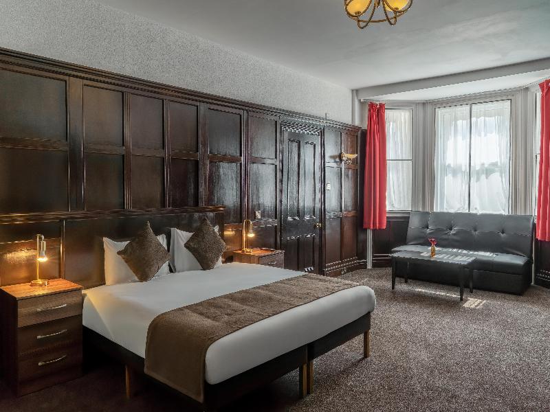 Russ Hill Hotel image