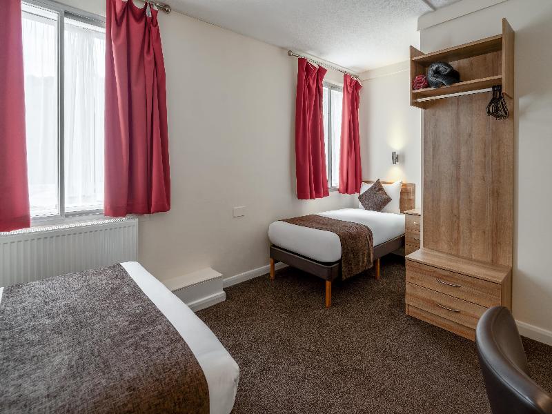 Russ Hill Hotel image