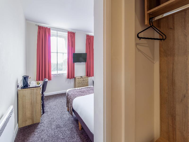 Russ Hill Hotel image