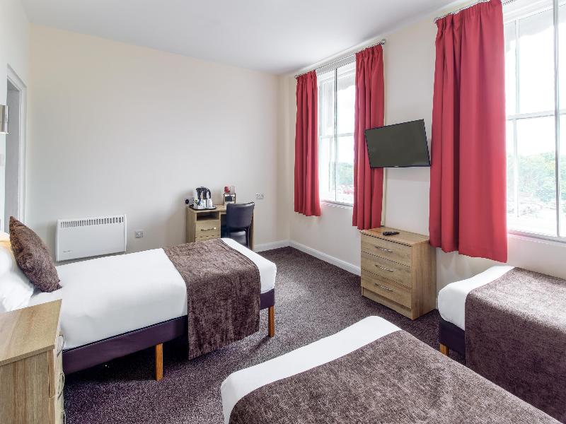 Russ Hill Hotel image