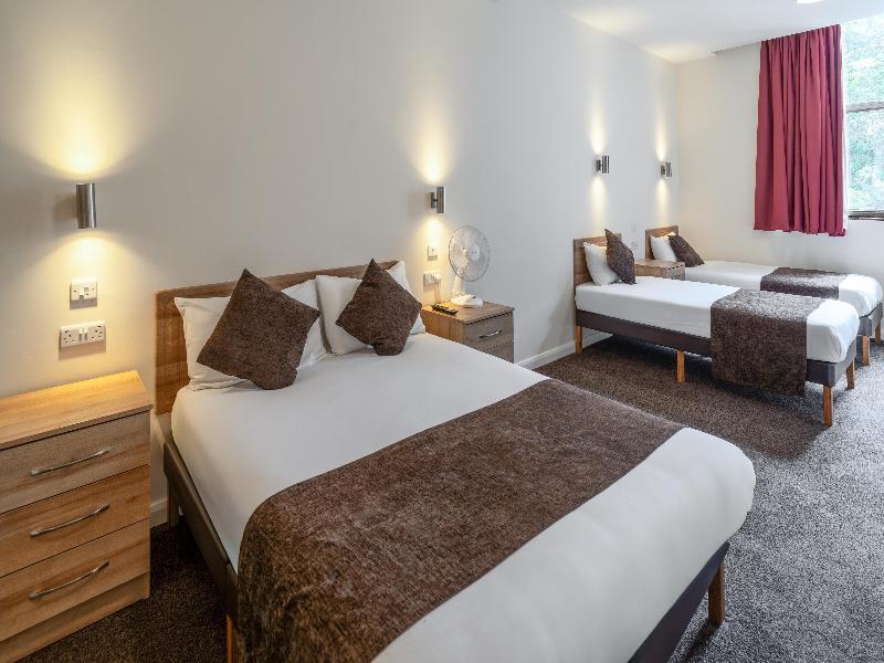 Russ Hill Hotel image