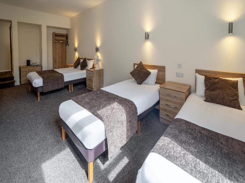 Russ Hill Hotel image