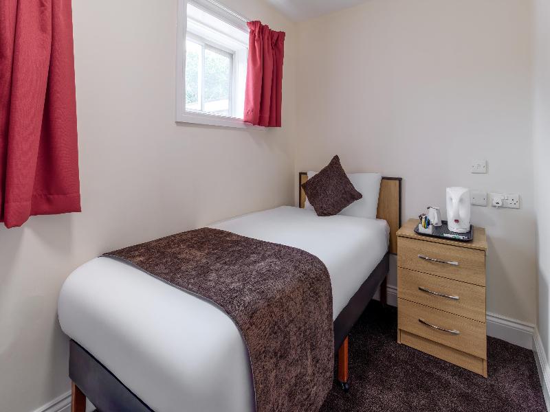 Russ Hill Hotel image