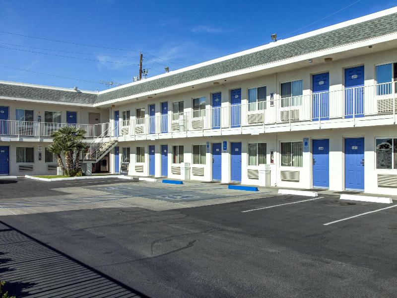 Motel 6 Phoenix, AZ - Airport - 24th Street image