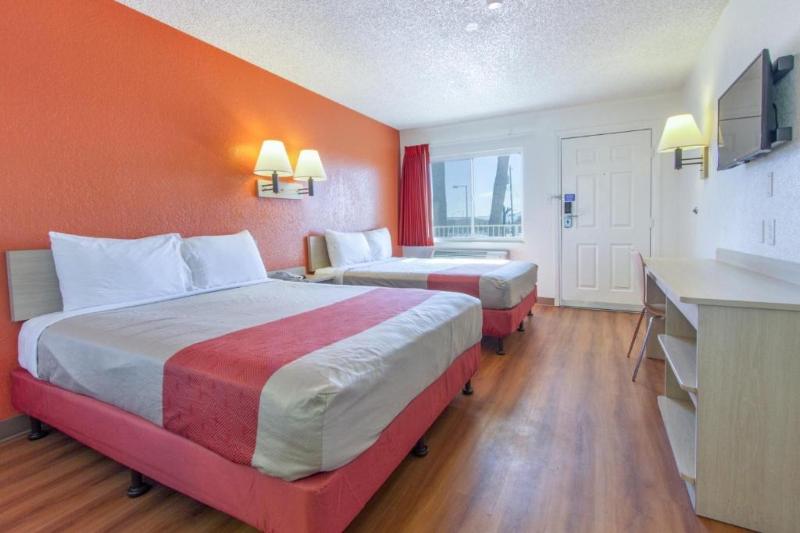 Motel 6 Phoenix, AZ - Airport - 24th Street image