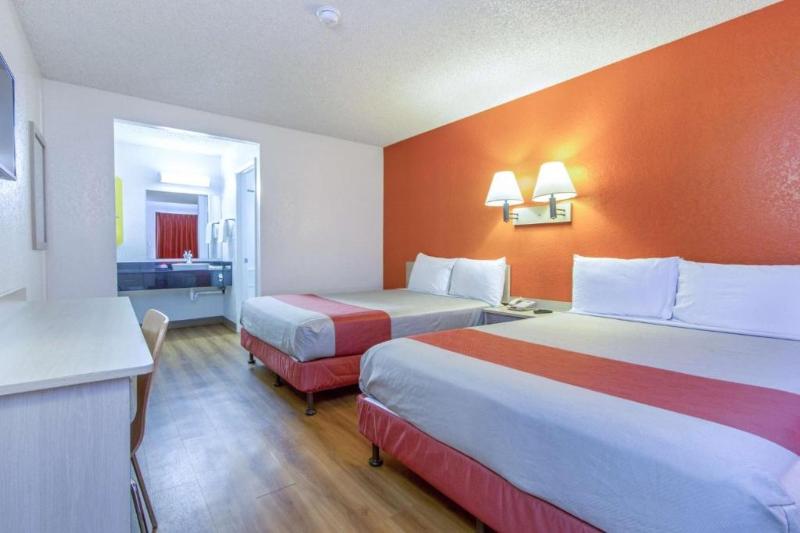 Motel 6 Phoenix, AZ - Airport - 24th Street image