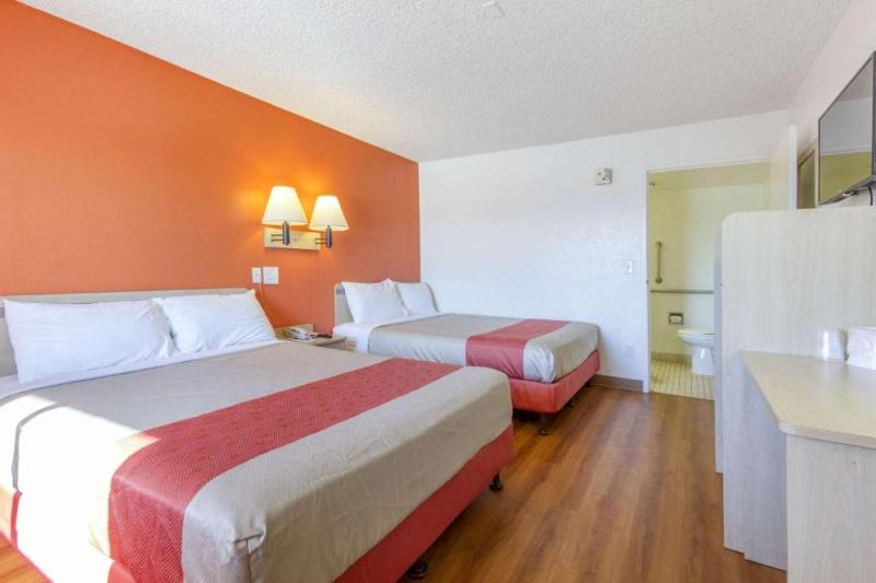 Motel 6 Phoenix, AZ - Airport - 24th Street image