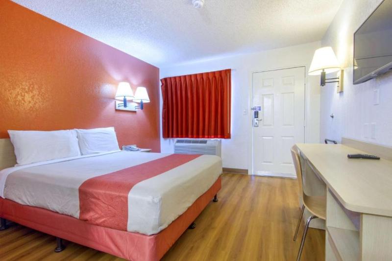 Motel 6 Phoenix, AZ - Airport - 24th Street image