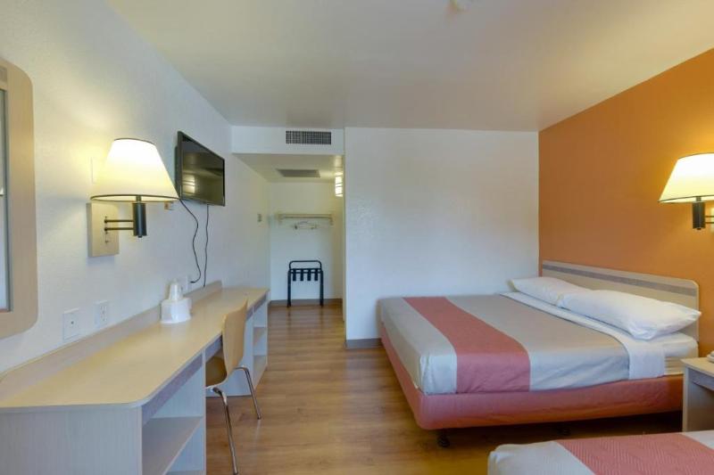 Motel 6 Pismo Beach, CA — photo 26