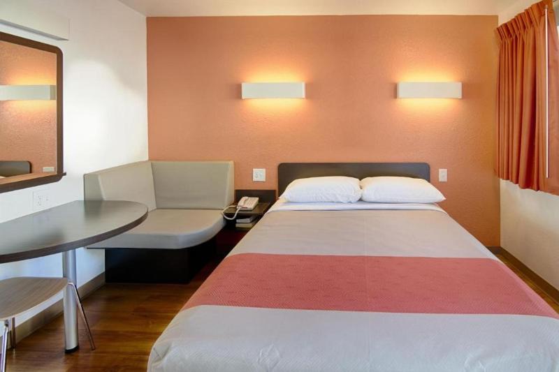 Motel 6 Mammoth Lakes, CA image