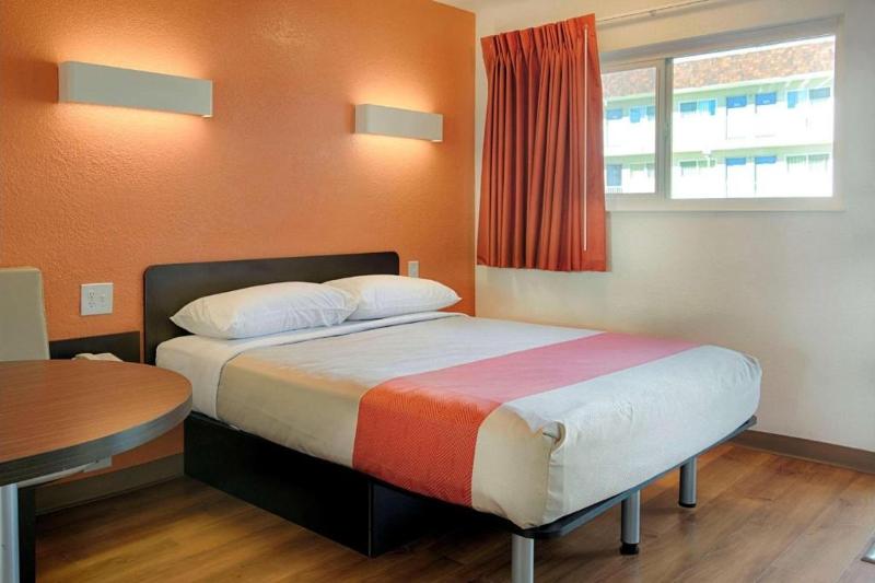 Motel 6 Mammoth Lakes, CA image