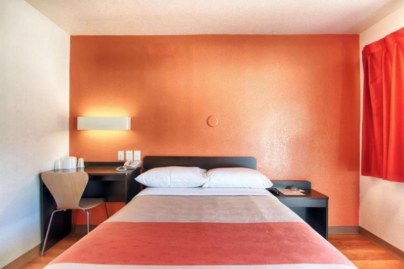 Motel 6 Mammoth Lakes, CA image