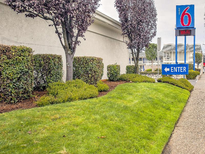 Motel 6 Coos Bay image