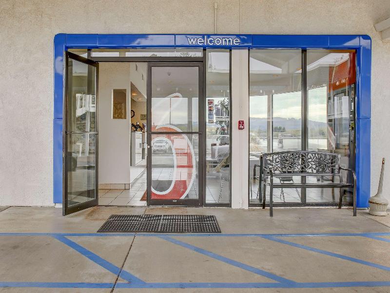 Motel 6 Coos Bay image